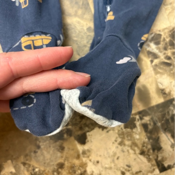 4-30$ Pekkle snow truck print Pajamas 12months - Picture 3 of 5